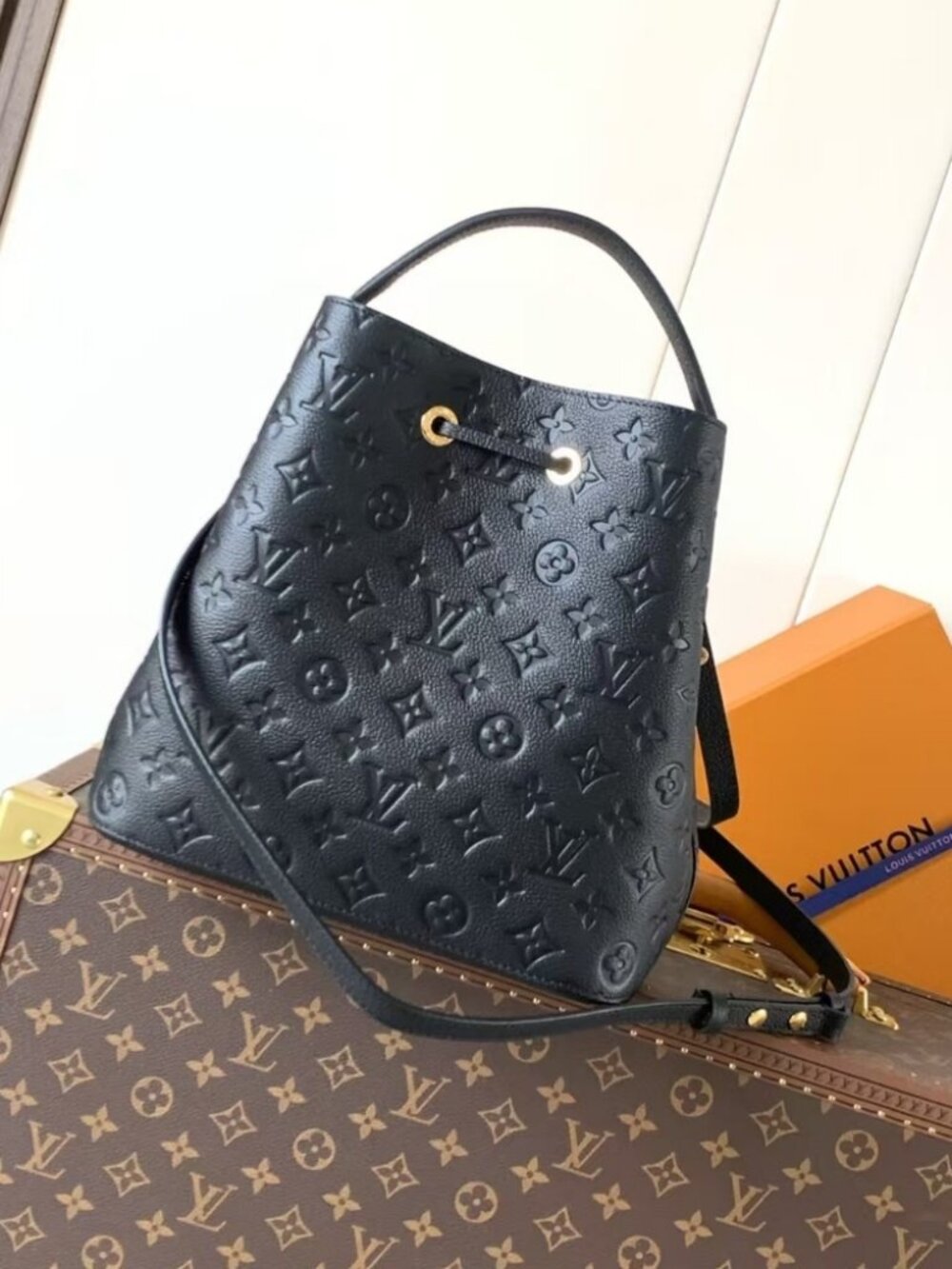Louis Vuitton Néonoé MM Bag - Picture 6 of 9
